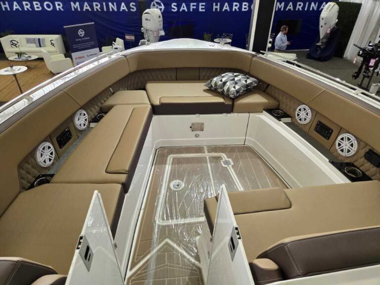 2025 Monterey 385SS - Triple V10 - Joystick US-RGFCP192J425 [photo 23]